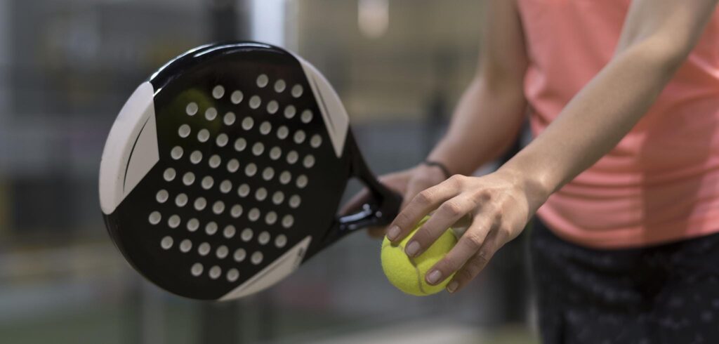 Padel - © MaxRiesgo (iStock)
